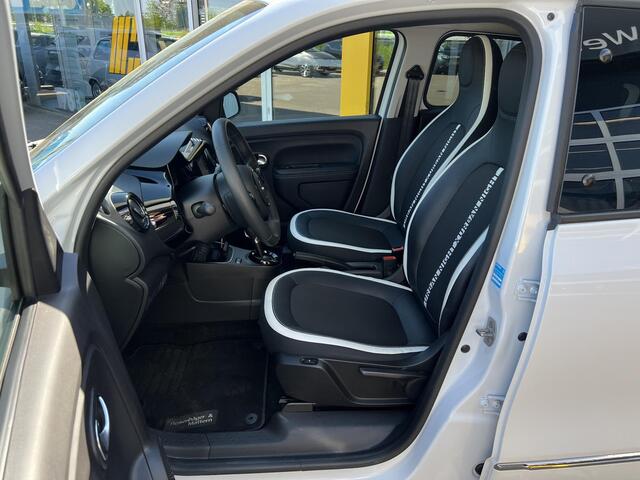 Renault TWINGO Z.E. R80 E-Tech Série Limitée Urban Night 22 kWh | Navigatie | Achteruitrijcamera | Draadloze telefoon lader | DAB | Climate Control | Parkeersensoren | Cruise Control |