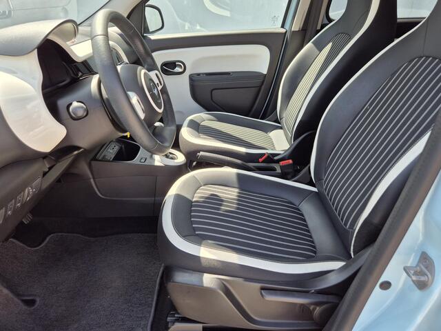Renault TWINGO Z.E. R80 Intens Automaat / Accu SOH 92,59% / Apple Carplay Android Auto / Cruise control / Achteruitrijcamera / Climate control / Navigatie / Parkeersensoren achter / Lichtmetalen wielen 15" /