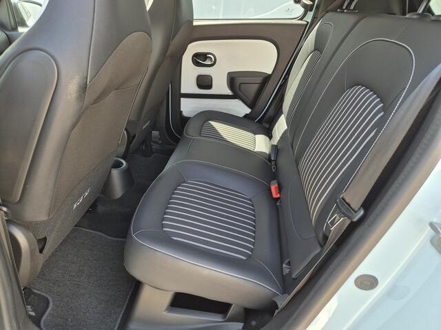 Renault TWINGO Z.E. R80 Intens Automaat / Accu SOH 92,59% / Apple Carplay Android Auto / Cruise control / Achteruitrijcamera / Climate control / Navigatie / Parkeersensoren achter / Lichtmetalen wielen 15" /