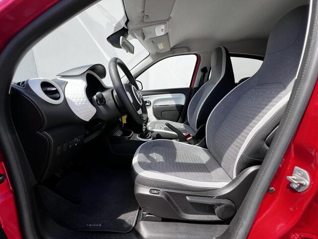Renault TWINGO 0.9 TCe Limited / Zeer weinig km / Dealer onderhouden / Stoelverwarming / Airco / All Season banden / 15" Lichtmetalen wielen /