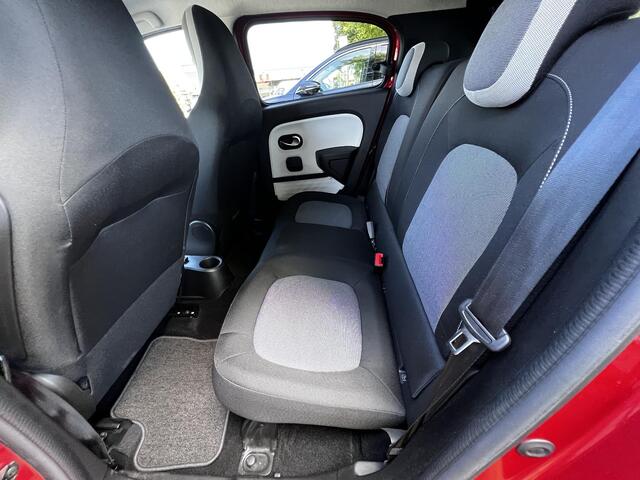 Renault TWINGO 0.9 TCe Limited / Zeer weinig km / Dealer onderhouden / Stoelverwarming / Airco / All Season banden / 15" Lichtmetalen wielen /