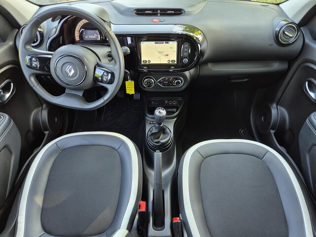 Renault TWINGO 1.0 SCe Urban Night / Apple Carplay Android Auto / Climate control / Achteruitrijcamera / Cruise control / Parkeersensoren achter / Navigatie / Elektrische ramen voor /