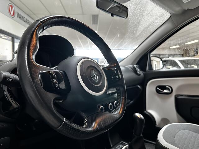 Renault TWINGO 1.0 SCe Limited/ Dealer Onderhouden!/ 15'' LMV/ PDC/ Extra Getint glas/ Airco/ Snelheids Lim./ DAB+/ Elek. pakket/ Isofix/ Bluetooth/ Multi. LEDER. Stuur/ LED Dagrijverl.