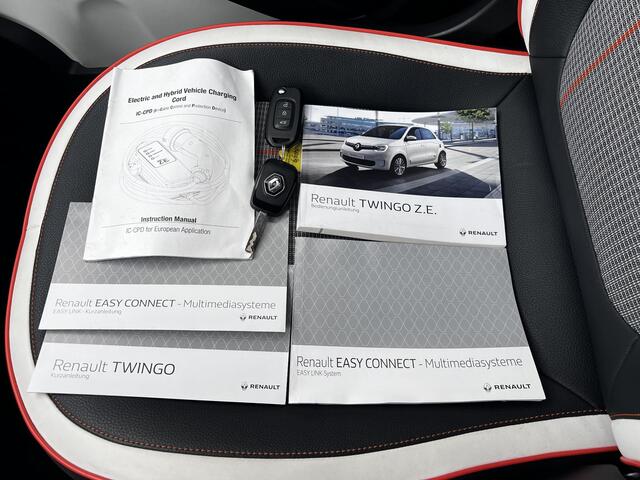 Renault TWINGO Z.E. 22KWh Vibes Automaat / Dealer onderhouden / Accu SoH 93,96 % / WLTP 186 km stad 261 km / Navigatie via Apple Carplay Android / Stoelverwarming / 16" LM wielen met All Season banden /
