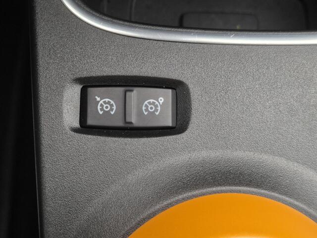 Renault TWINGO Z.E. R80 Intens Automaat / Accu SOH 96,74% / WLTP 186 km stad 261 km / Apple Carplay Android Auto / Cruise control / Achteruitrijcamera / Climate control / Navigatie / Parkeersensoren achter / Lichtmetalen wielen 15" /