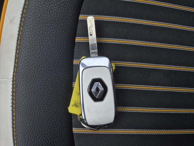 Renault TWINGO Z.E. R80 Intens Automaat / Accu SOH 96,74% / WLTP 186 km stad 261 km / Apple Carplay Android Auto / Cruise control / Achteruitrijcamera / Climate control / Navigatie / Parkeersensoren achter / Lichtmetalen wielen 15" /