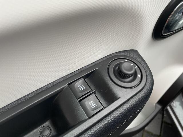 Renault TWINGO Z.E. R80 Intens / PARKEERSENSOREN / ACHTERUITRIJCAMERA / MULTIMEDIASCHERM / APPLE ANDROID CARPLAY