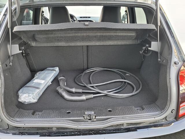 Renault TWINGO Z.E. R80 E-Tech Série Limitée Urban Night 22 kWh | SoH 92% | Navigatie | Camera | Cruise Control | 16" Velgen