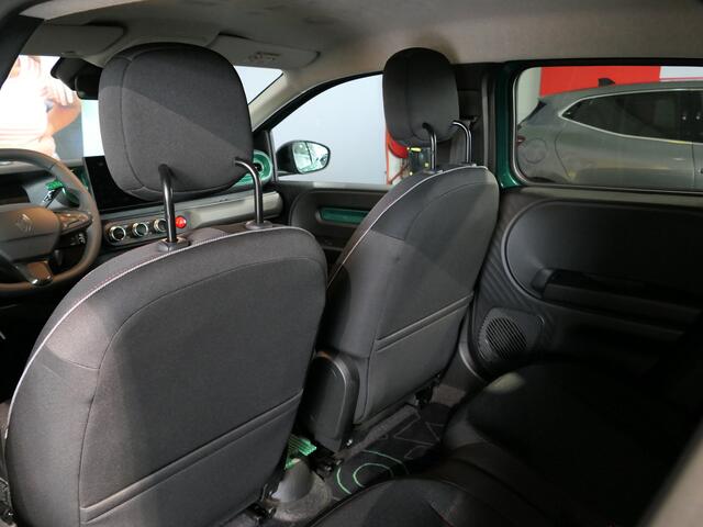Renault TWINGO urban range techno 80pk - Demo! - Stoelverwarming - Parkeerassistent - Dodehoek