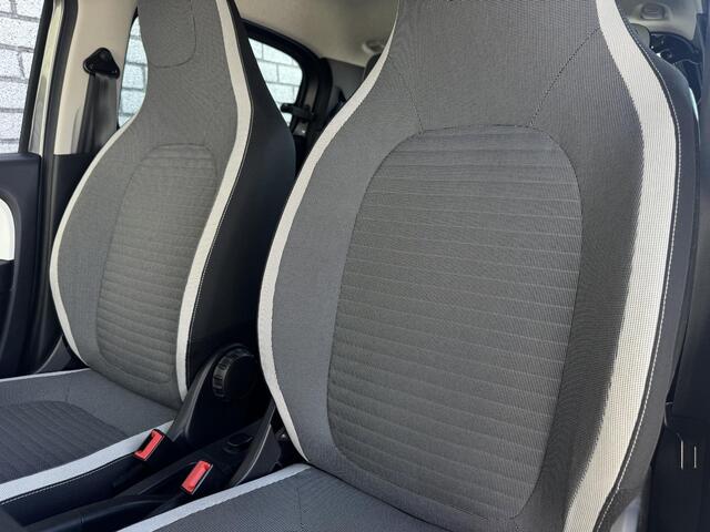 Renault TWINGO Z.E. R80 Collection | SOH 95% | Volledig Dealer Onderhouden | Apple CarPlay / Android Auto | Climate Control | DAB+ |