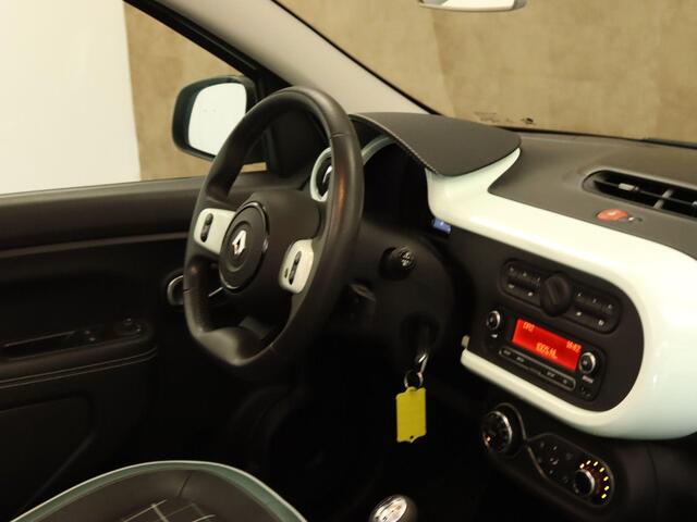 Renault TWINGO 1.0 SCe Intens - ORIGINEEL NEDERLANDSE AUTO - AFKOMSTIG VAN 1E EIGENAAR - ELEKTRISCH CABRIODAK - PARKEERSENSOREN ACHTER - 16 INCH LICHT METALEN VELGEN - BLUETOOTH - CRUISE CONTROL - DEELS LEDEREN BEKLEDING - CLIMATE CONTROL