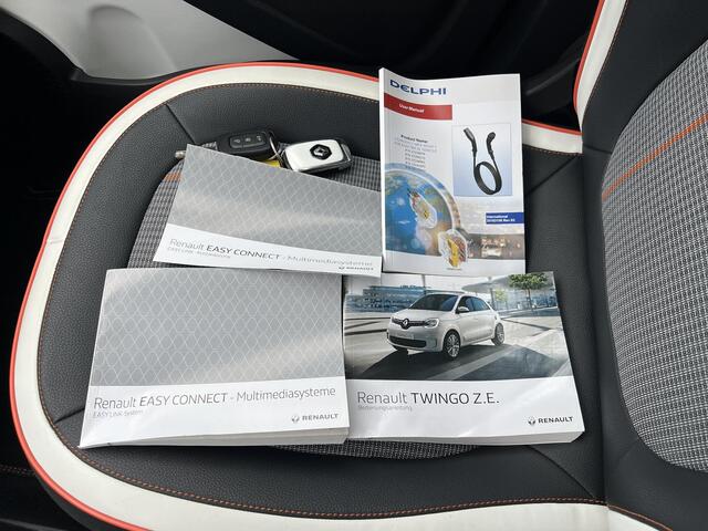 Renault TWINGO Z.E. R80 Série Limitée Vibes / Dealer onderhouden / Accu SoH 93,86 % / 3 fase laden / Navigatie / Camera / Stoelverwarming / 16" LM wielen /