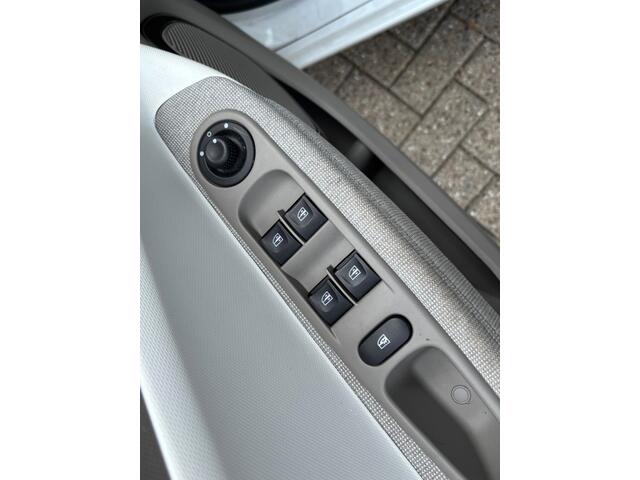 Renault ZOE R90 INTENS QC 40 NAVI PDC AIRCO CRUISECONTROL HUUR ACCU