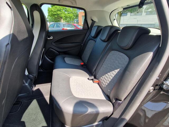 Renault ZOE R135 Intens 52 kWh (ex Accu) / Dealer Onderhouden / SOH 89% / Achteruitrijcamera / Navigatie / Apple Carplay & Android Auto / Dode Hoek Sensoren / Lichtmetalen Velgen /