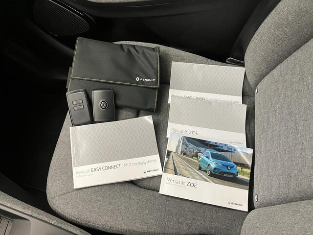 Renault ZOE R110 Zen 52 kWh / Koopaccu / Dealer Onderhouden / Apple CarPlay/Android Auto / Climate Control / Digitaal Dashboard / Cruise Control / Camera en Sensoren Voor + Achter /