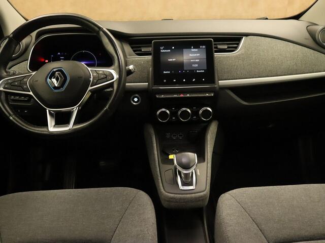 Renault ZOE R135 Intens 52 kWh (ex Accu) - SOH 91,8%! - 3 FASE LADEN - KEYLESS ENRTY & START - STUUR EN STOEL VERWARMING - PARKEERSENSOREN VOOR EN ACHTER - ACHTERUITRIJ CAMERA - CRUISE CONTROL - MULTIMEDIA VOORBEREIDING