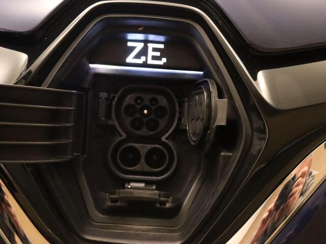 Renault ZOE R135 Serie Limitee Riviera 52 kWh SOH 94,6 % !!!- LEDEREN BEKLEDING - PARKEERSENSOREN VOOR/ ACHTER - BOSE AUDIO - DODEHOEK DETECTIE - KOOPACCU - FACELIFT MODEL - CLIMATE CONTROL - PARKEERASSISTENT - 16 INCH LICHT METALEN VELGEN