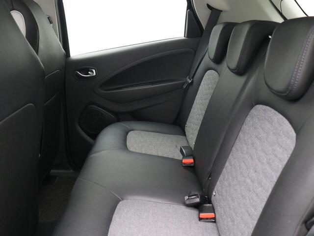 Renault ZOE R135 Intens Business 52 kWh / Warmtepomp / Trekhaak / Stoel en Stuurverwarming / SoH 86% / Achteruitrij Camera / Dodehoek Detectie / Historie Bekend / 1ste Eigenaar /