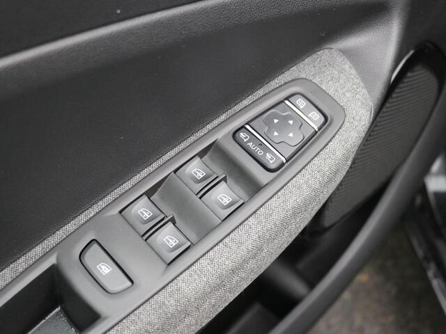 Renault ZOE R135 Intens Business 52 kWh / Warmtepomp / Trekhaak / Stoel en Stuurverwarming / SoH 86% / Achteruitrij Camera / Dodehoek Detectie / Historie Bekend / 1ste Eigenaar /