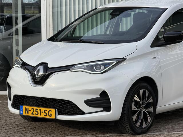 Renault ZOE R135 Limited 52 kWh | NAP | SOH 95% | Navigatie | Climate Control | Key-less | DAB | LED | Cruise Control |