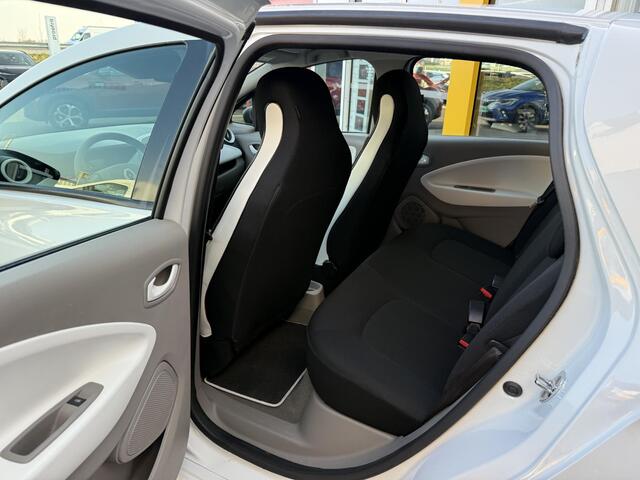 Renault ZOE R90 Life 41 kWh | incl accu (!) | Navigatie | Climate Control | Key-less | Parkeersensoren |