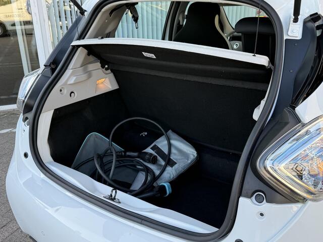 Renault ZOE R90 Life 41 kWh | incl accu (!) | Navigatie | Climate Control | Key-less | Parkeersensoren |