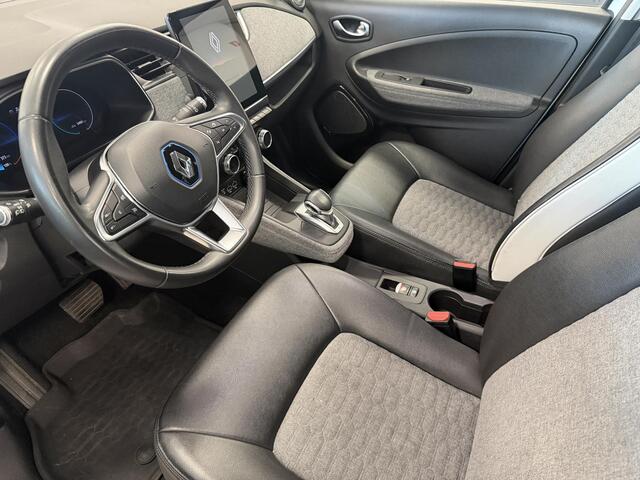 Renault ZOE Intens B-buy 52KWH R135 / Koopaccu / SOH 95% / Clima / Navigatie / Cruise Controle / Parkeer Camera / Carplay / 16" LM velgen / donker glas
