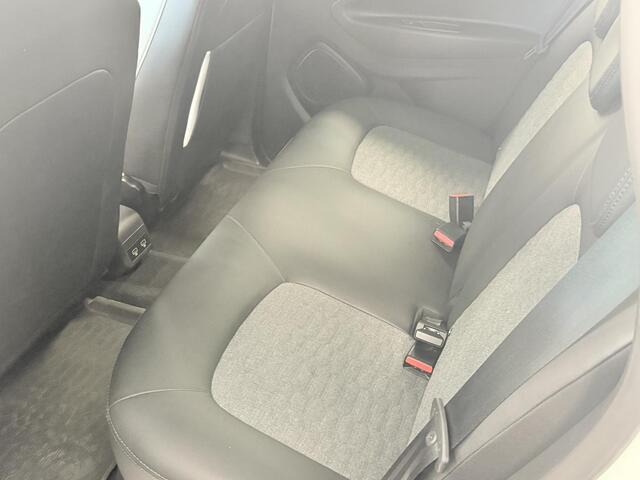 Renault ZOE Intens B-buy 52KWH R135 / Koopaccu / SOH 95% / Clima / Navigatie / Cruise Controle / Parkeer Camera / Carplay / 16" LM velgen / donker glas