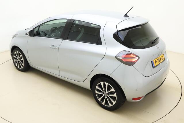 Renault ZOE R135 Intens 52 kWh | 395KM WLTP | Stoelverwarming | Parkeercamera | Navigatie | Parkeersensoren | Start/stopknop | Digital Instrumentenpaneel | Climate Control |