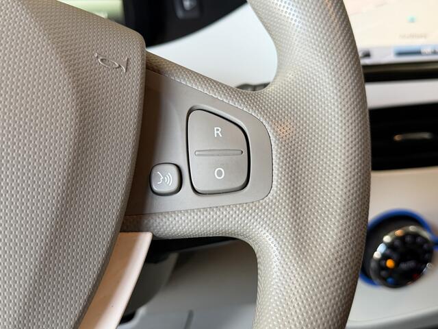 Renault ZOE R90 41 kWh (Huur Accu) Navigatie | Clima | 16" | Cruise control | Bluetooth | Dealer onderhouden!