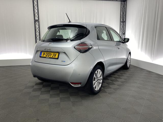Renault ZOE R110 Life 52 kWh | SoH 94% | Apple carplay | Navi | Camera | Stuur- en stoelverwarming | 16 inch | LED |