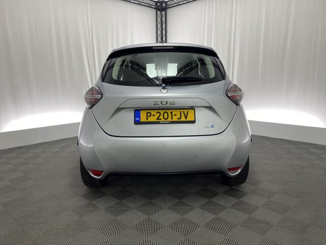 Renault ZOE R110 Life 52 kWh | SoH 94% | Apple carplay | Navi | Camera | Stuur- en stoelverwarming | 16 inch | LED |
