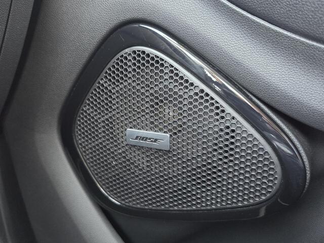 Renault ZOE R135 Serie Limitee Riviera 52 kWh / CCS Snel Laden / Incl. Accu / SOH 92% / Lederen Bekleding / BOSE Audio / Stoel & Stuurverwarming / Achteruitrijcamera / Apple Carplay & Android Auto / Climate Control / Navigatie / Dode Hoek Detectie /