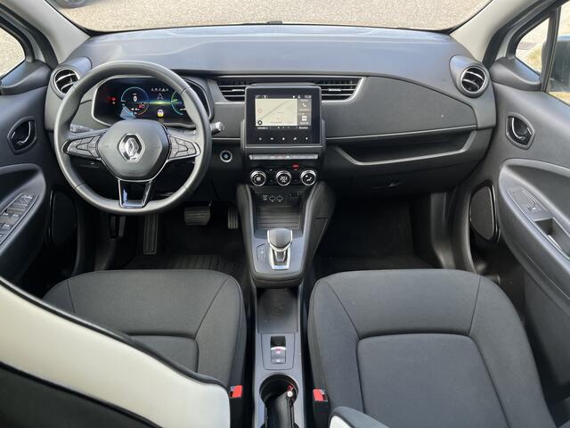 Renault ZOE R110 Life 52 kWh / Koopbatterij / Parkeerhulp. Achter / Navigatie /