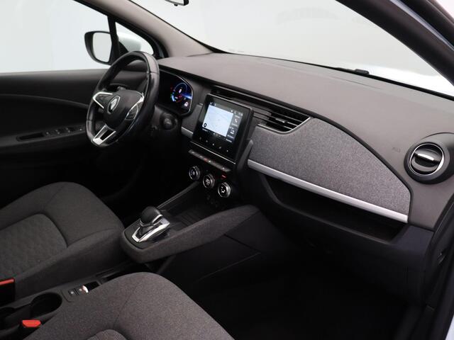 Renault ZOE R135 Intens 52 kWh | Koop Accu | Trekhaak | Stoel/Stuur verwarming | CCS Snelladen | Achteruitrijcamera | Climate Control |