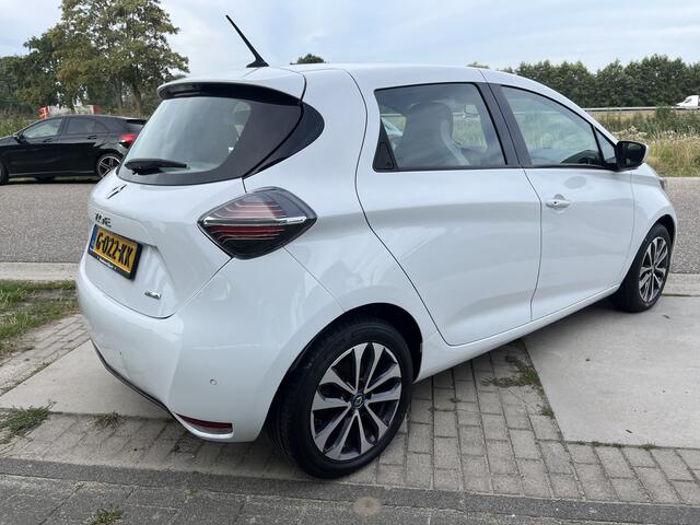 Renault ZOE R135 52 kWh / Koopaccu / Keyless / Camera / Parkeerhulp V+A / Navigatie /