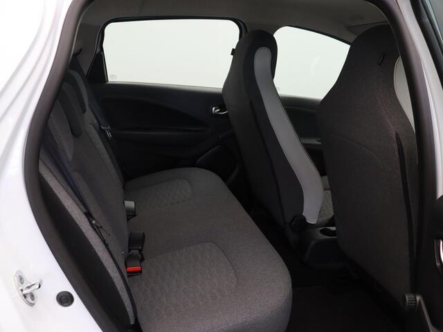 Renault ZOE R110 Zen 52 kWh | Accu koop | CCS | 93% SOH | Airconditioning | Apple Carplay / Android auto | Lichtmetaal | Achteruitrijcamera |