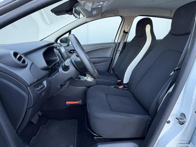 Renault ZOE R110 Life 52 kWh / SOH 90,98% / Dealer onderhouden / CCS snel laden / All season banden / warmtepomp / Cruise control / Keyless Entry/Start / Apple Carplay Android Auto / Climate control / Parkeersensoren achter /