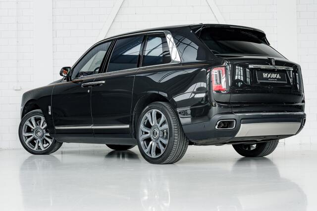 Rolls-Royce Cullinan | Bespoke | 4 Seats | Glass Partition | Theatre |