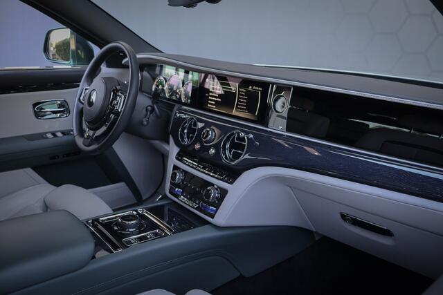 Rolls-Royce GHOST 6.75 V12 Extended Wheelbase | VERY UNIQUE !! | BESPOKE INTERIOR | GOLD SPIRIT | COACHLINE GOLD | MASSAGE | HEAD UP | CARPLAY | VENTILATED SEATS | ADAPTIVE CRUISE | STARS | HIGH BEAM ASSISTANCE |