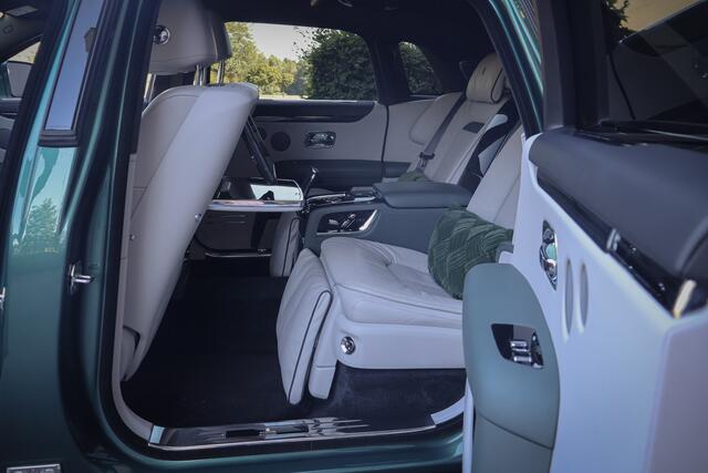 Rolls-Royce GHOST 6.75 V12 Extended Wheelbase | VERY UNIQUE !! | BESPOKE INTERIOR | GOLD SPIRIT | COACHLINE GOLD | MASSAGE | HEAD UP | CARPLAY | VENTILATED SEATS | ADAPTIVE CRUISE | STARS | HIGH BEAM ASSISTANCE |