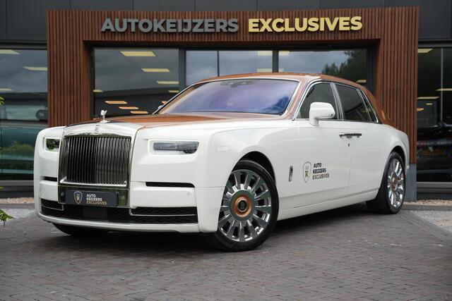 Rolls-Royce PHANTOM 6.7 V12 Starlight Headliner Rear Theatre Individual Rear Seats 22-Inch Polished Wheels
