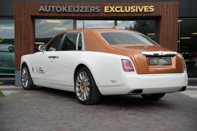Rolls-Royce PHANTOM 6.7 V12 Starlight Headliner Rear Theatre Individual Rear Seats 22-Inch Polished Wheels