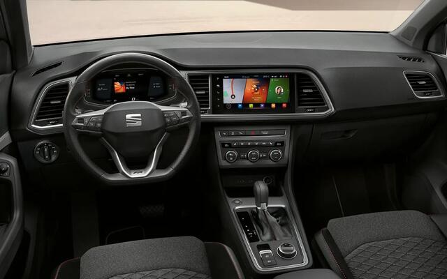 Seat ATECA 1.5 TSI FR Business Intense Parkeersensoren vóór & achter / Achteruitrijcamera / 18 inch lichtmetalen velgen / Elektrisch bedienbare achterklep met voetbediening
