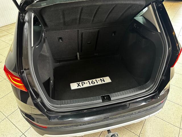 Seat ATECA 1.0 EcoTSI Style Business Intense/ Trekhaak/ Camera/ 17'' LMV/ Apple + Android/ LED Koplampen/ DAB+/ Navi/ Clima/ Cruise/ Elek. pakket/ Isofix/ Armsteun/ Multi. LEDER. Stuur/ Mistl./ PDC V+A/ Extra getint glas.