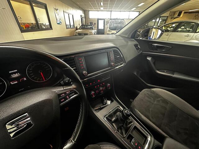 Seat ATECA 1.0 EcoTSI Style Business Intense/ Trekhaak/ Camera/ 17'' LMV/ Apple + Android/ LED Koplampen/ DAB+/ Navi/ Clima/ Cruise/ Elek. pakket/ Isofix/ Armsteun/ Multi. LEDER. Stuur/ Mistl./ PDC V+A/ Extra getint glas.