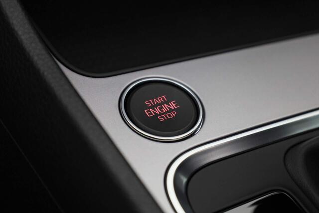 Seat ATECA 1.5 TSI 150 pk DSG FR Business Intense | Panoramadak | Trekhaak | Stoel-/achterbankverwarming | Achteruitrijcamera | Navigatie