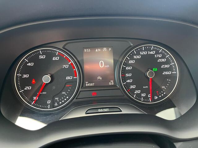 Seat ATECA 1.5 TSI Style Business Intense DSG-7 Automaat / Full led / Zwenkbare Trekhaak / Camera /