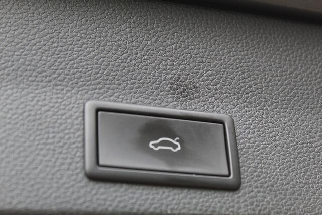Seat ATECA 1.5 TSI FR Business Intense , 150pk 1600kg Trekgewicht Stuur en stoelverwarming, climate control, LED verlichting, aut inklapbare trekhaak, FR Pakket, uitgbr rijveiligheidssysteem, hele luxe complete SUV.