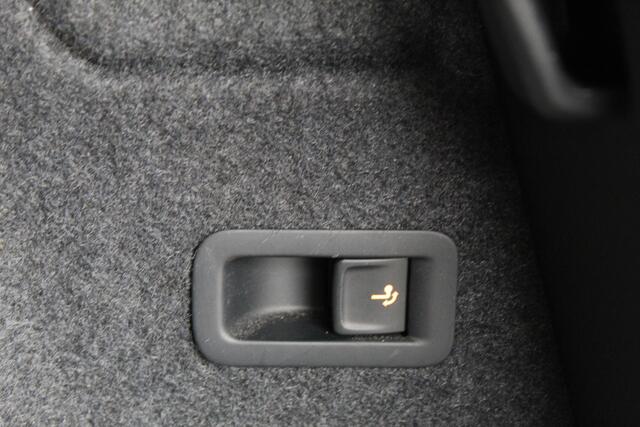 Seat ATECA 1.5 TSI FR Business Intense , 150pk 1600kg Trekgewicht Stuur en stoelverwarming, climate control, LED verlichting, aut inklapbare trekhaak, FR Pakket, uitgbr rijveiligheidssysteem, hele luxe complete SUV.